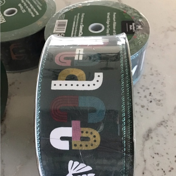 3 Rolls of Wired Edge Christmas Ribbon - Picture 2 of 4